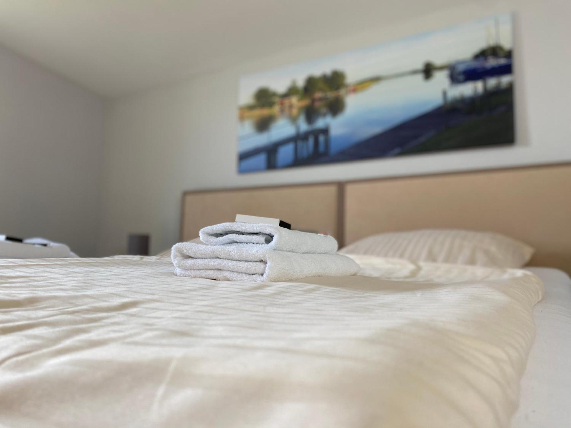 Zum Alten Faehrhaus - Bed & Breakfast Wrohm Екстер'єр фото